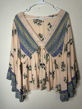 EUC Women’s Altar’d State Peach Floral Butterfly Bell Sleeve Blouse Oversized Sm